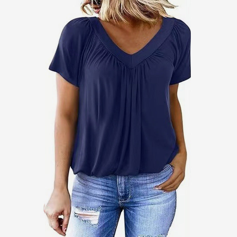 Veckad kortärmad T-shirt med V-ringning för kvinnor