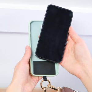 đPhone Strap med blixtlĂ„sförsedd vĂ€ska