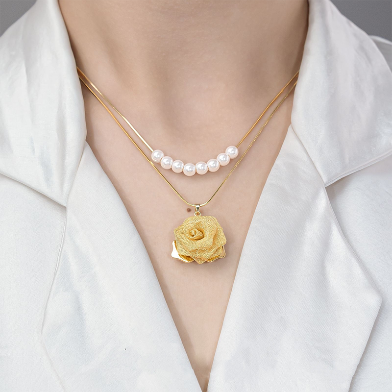 🌹Lätt och lyxigt rosahalsband